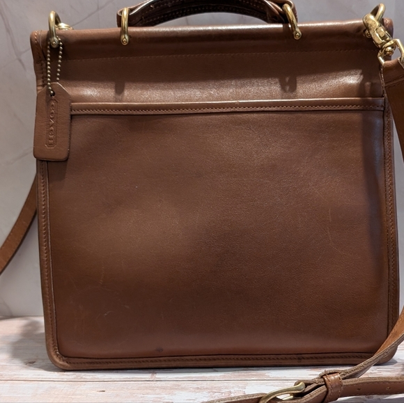 Vintage Coach Willis Leather Crossbody Bag in British Tan - Picture 4 of 16